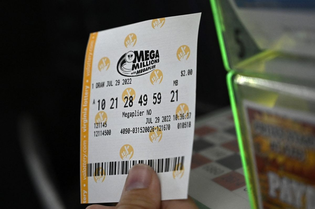 La persona que tenga el boleto de la suerte de Mega Millions, debe elegir entre el pago en efectivo y de 30 cuotas anuales (Foto: AFP)