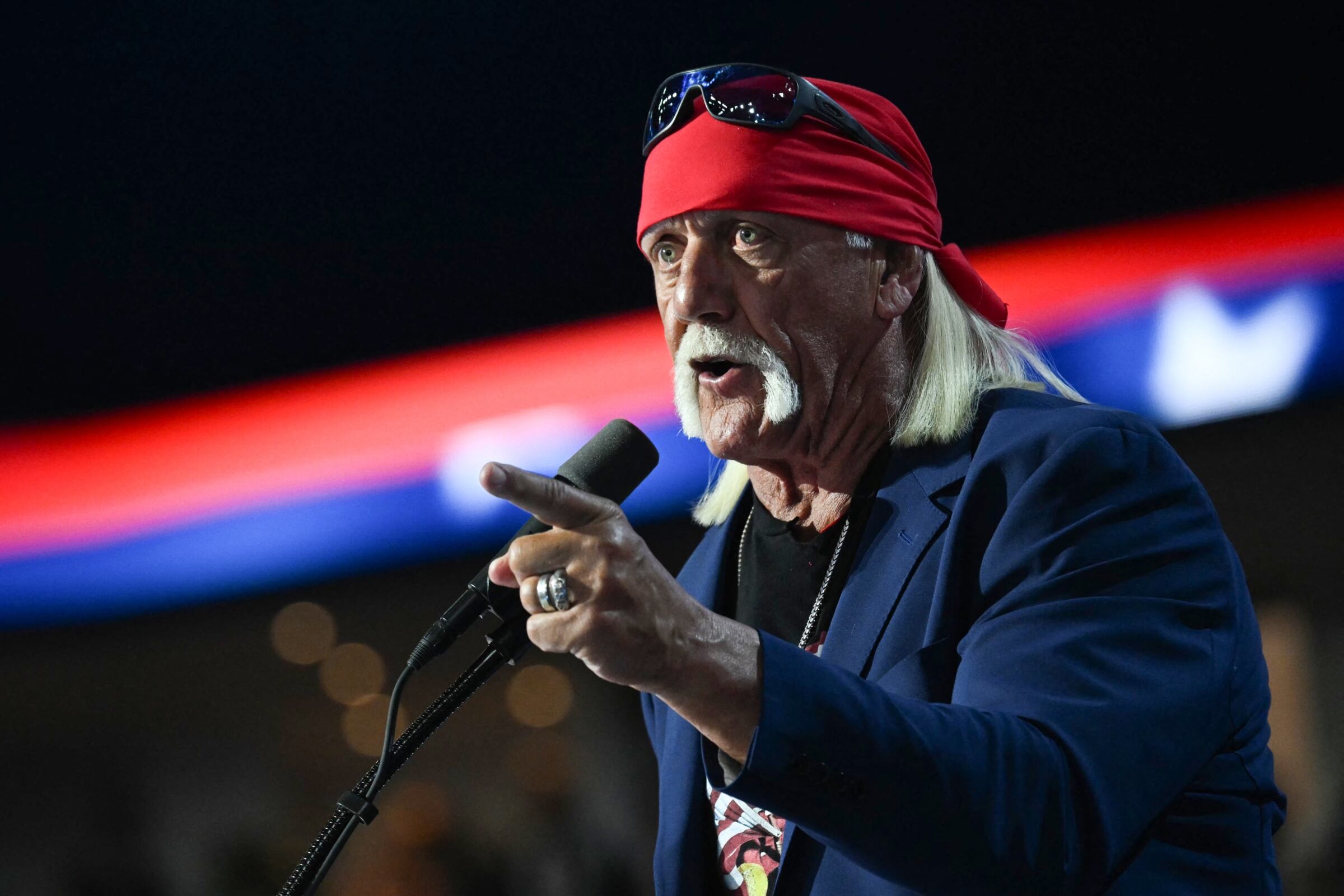 Hulk Hogan, iconic WWE superstar and pop culture figure, died at 71 after emergency services responded to a cardiac arrest at his Clearwater home. (Foto: AFP)