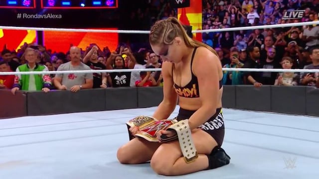¡Reina la división! Ronda Rousey derrotó a Alexa Bliss y ganó el título femenino en SummerSlam 2018 [VIDEO]