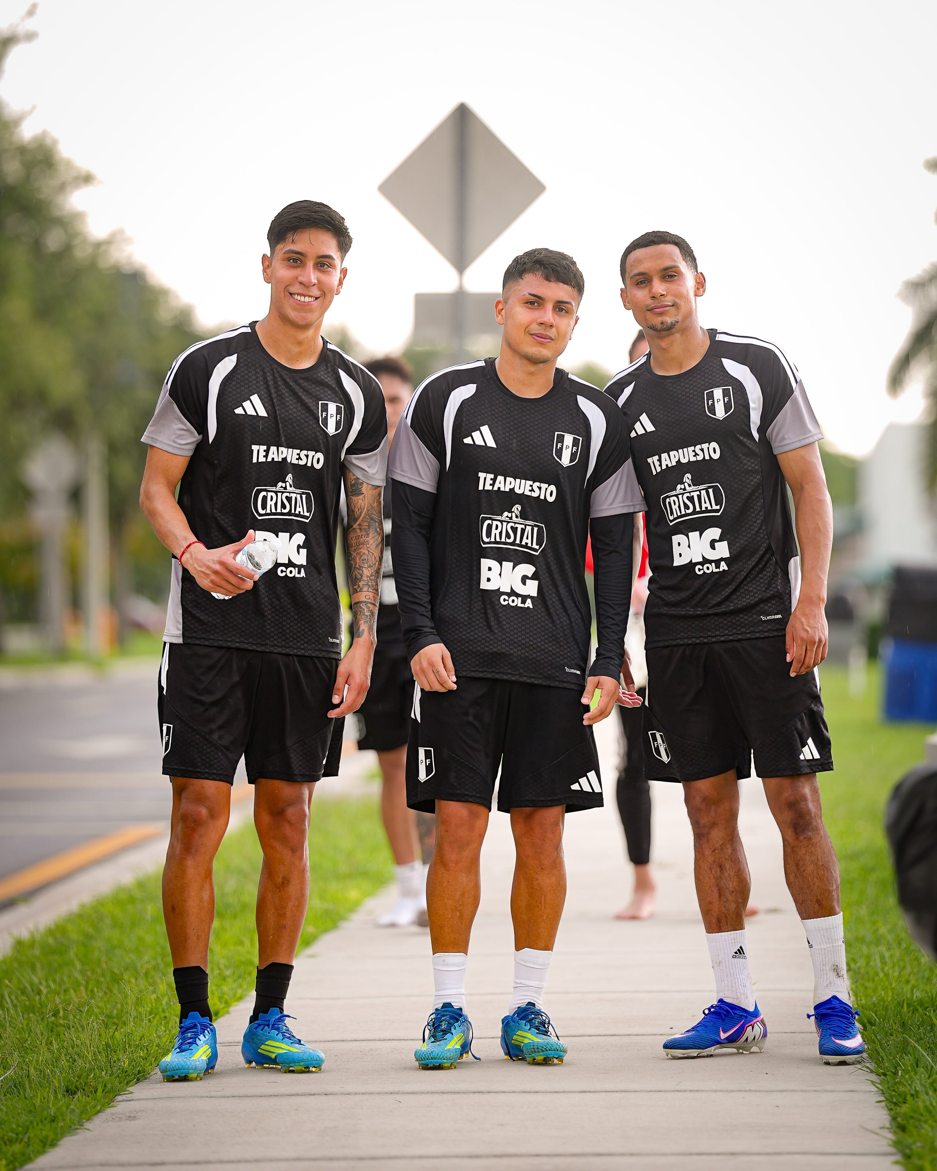 Quiroz junto a Concha y López en la concentración de Perú. (Foto: FPF)