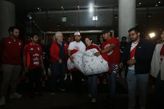 Los aficionados peruanos visitaron a la Selección Peruana antes de los amistosos y el viaje rumbo a la Copa América. (Fotos: violeta ayasta / @photo.gec).