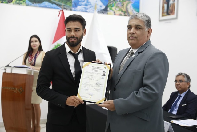 Leandro Sosa juramentó como peruano. (Foto: Julio Reaño / GEC)