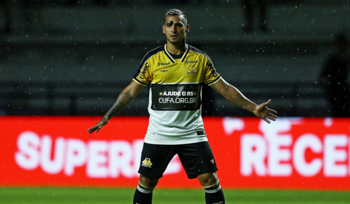 Miguel Trauco suma 22 partidos en el Brasileirão 2024. (Foto: Getty Images)