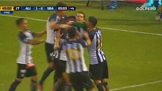 Alianza Lima: el efusivo abrazo de los jugadores a Leao Butrón tras tapar el penal ante Sport Boys