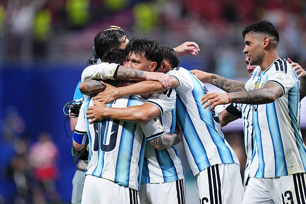 Argentina venció por 3-2 a Egipto y clasificó a los cuartos de final del Mundial 2026. (Foto: Getty Images)