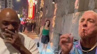 El viral del día: Mike Tyson y Ric Flair fuman marihuana en calles de Chicago 