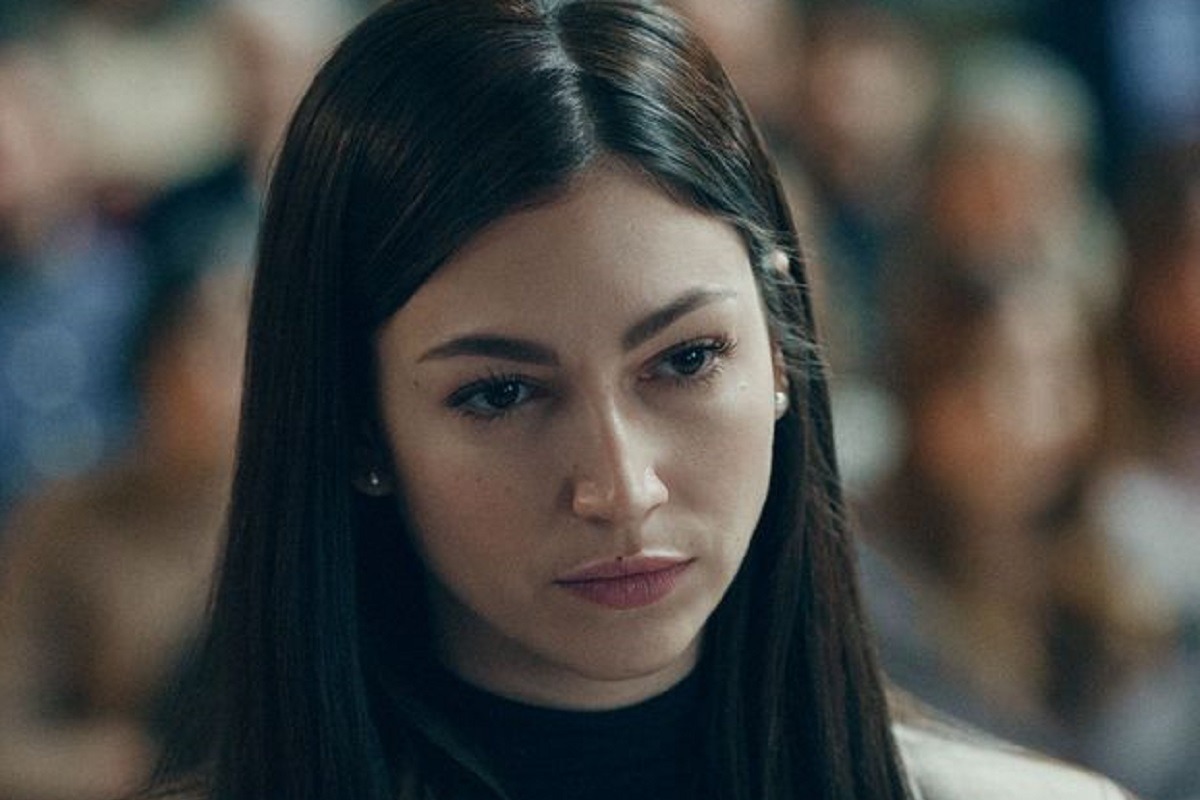 Úrsula Corberó da vida a Rosa Peral en la serie española "El cuerpo en llamas" (Foto: Netflix)