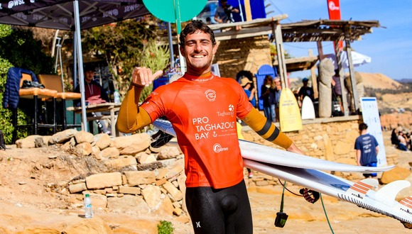 El surfista Alonso Correa clasificó a París 2024. (Foto: Agencias)