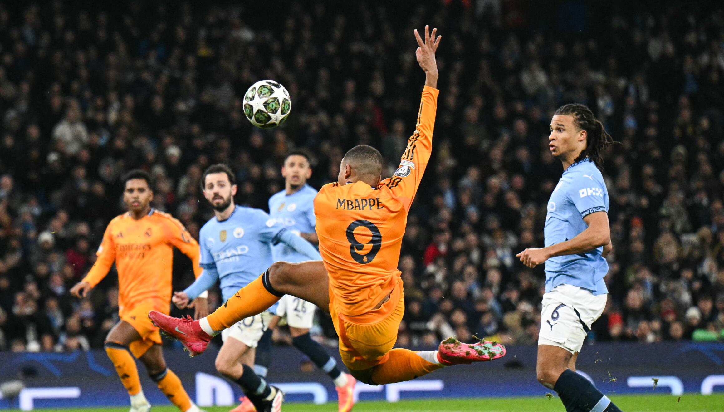 Kylian Mbappé viene de anotarle un doblete al Manchester City por Champions League. (Foto: AFP)