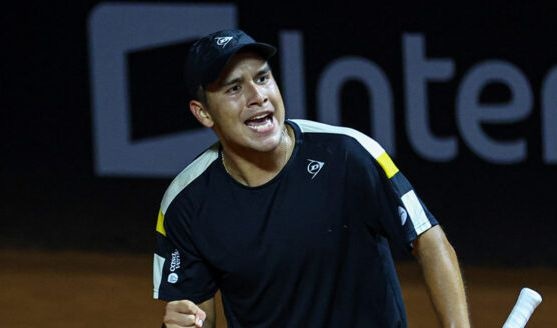 El tenista peruano venció al georgiano Nikoloz Basilashvili en sets corridos, y en la siguiente ronda se medirá ante el francés Pierre-Hugues Herbert.