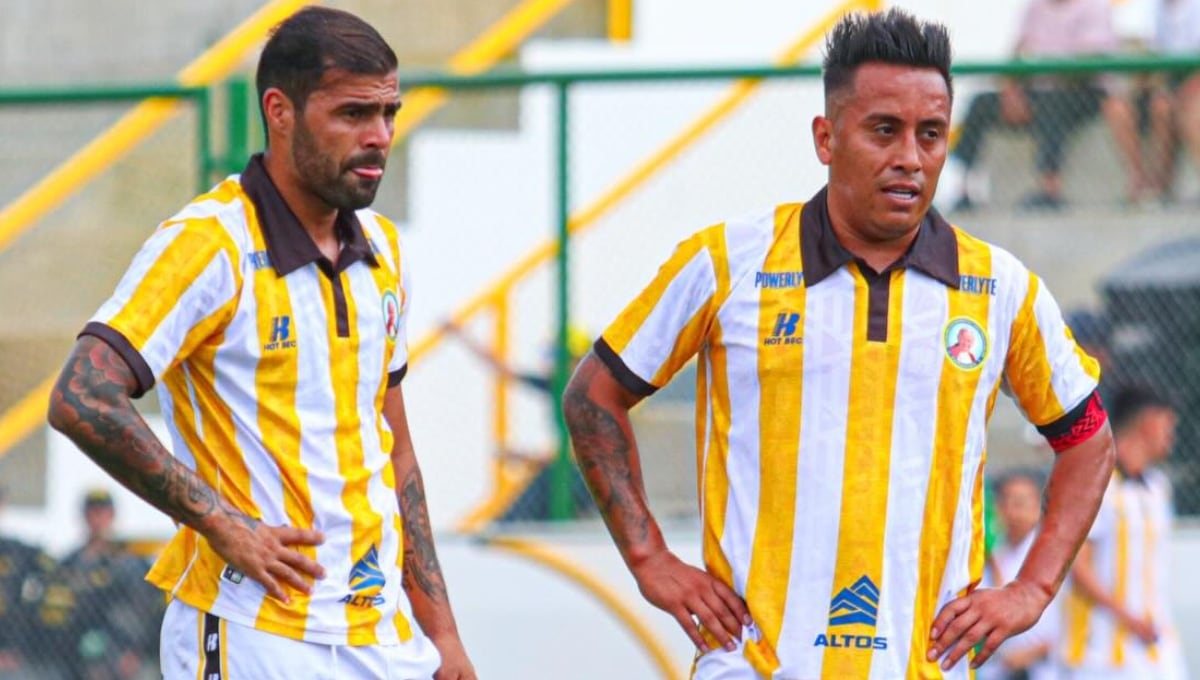 Christian Cueva llegó a Juan Pablo II College tras rescindir con Emelec. (Foto: Juan Pablo II College)