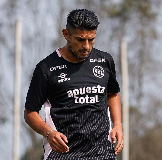 Luego de su salida de Alianza Lima y unas semanas de inactividad, Carlos Zambrano fichó por Sport Boys.