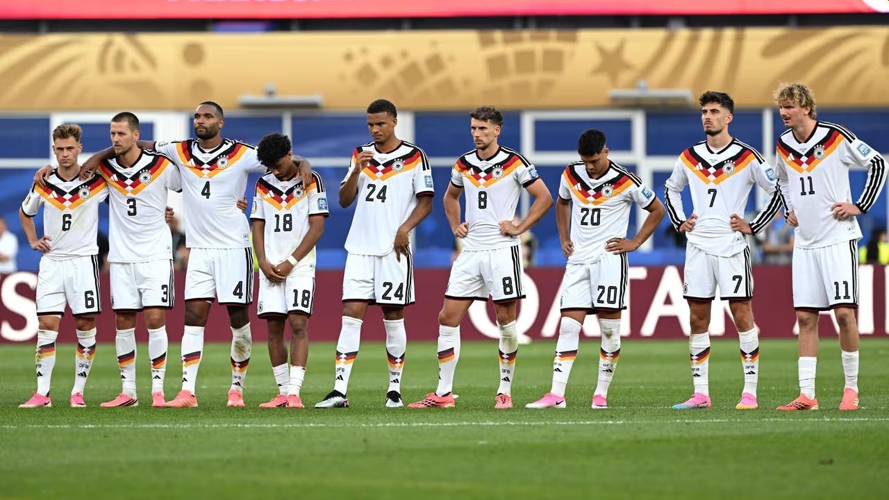 Diversos medios alemanes aseguran que experimentado futbolista rechazó la idea de ser uno de los ejecutantes, pese a la solicitud del capitán Joshua Kimmich. (Foto: 'X')