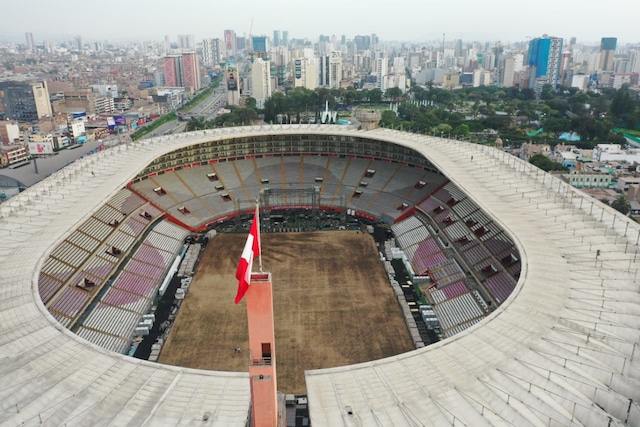 Las lamentables condiciones en las que se encuentra el gramado del Estadio Nacional. (Foto: Julio Reaño / GEC)