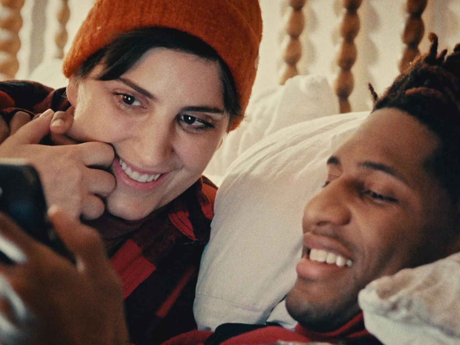 Jon Batiste y Suleika Jaouad son los protagonistas del documental "American Symphony", que se desarrolla a lo largo de 104 minutos (Foto: Netflix)