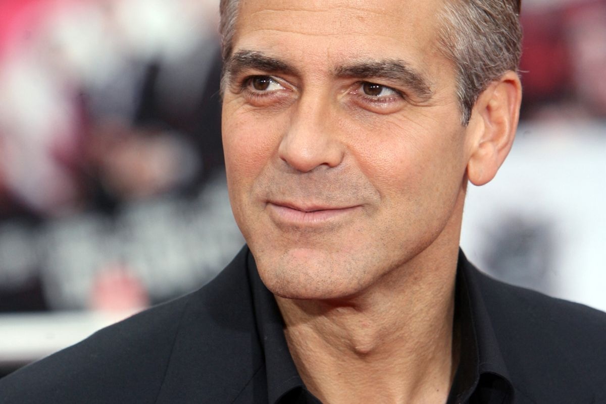 La vez que George Clooney llegó al estreno estadounidense de Ocean's Thirteen, el 5 de junio de 2007 en el Grauman's Chinese Theatre de Hollywood (Foto: Gabriel Bouys / AFP)