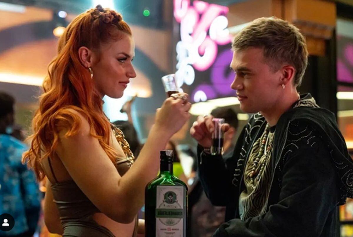 Chloe y Eric son los dos nuevos estudiantes que llegan a Las Encinas en la temporada 7 de "Élite" (Foto: Netflix)