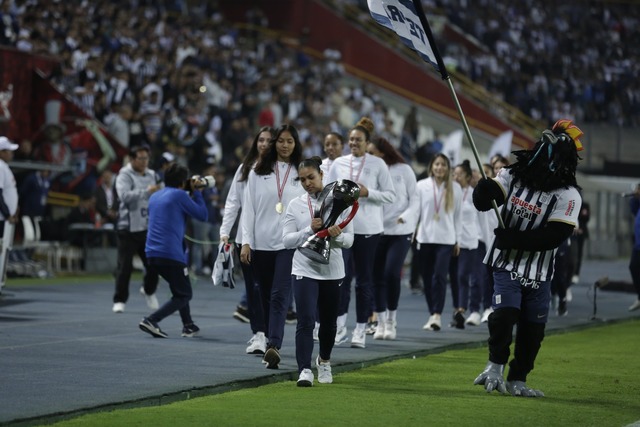 Homenaje a las chicas de Alianza Lima que ganaron la Liga Nacional Superior de Vóley 2023-24. (Foto: Giancarlo Ávila / GEC)