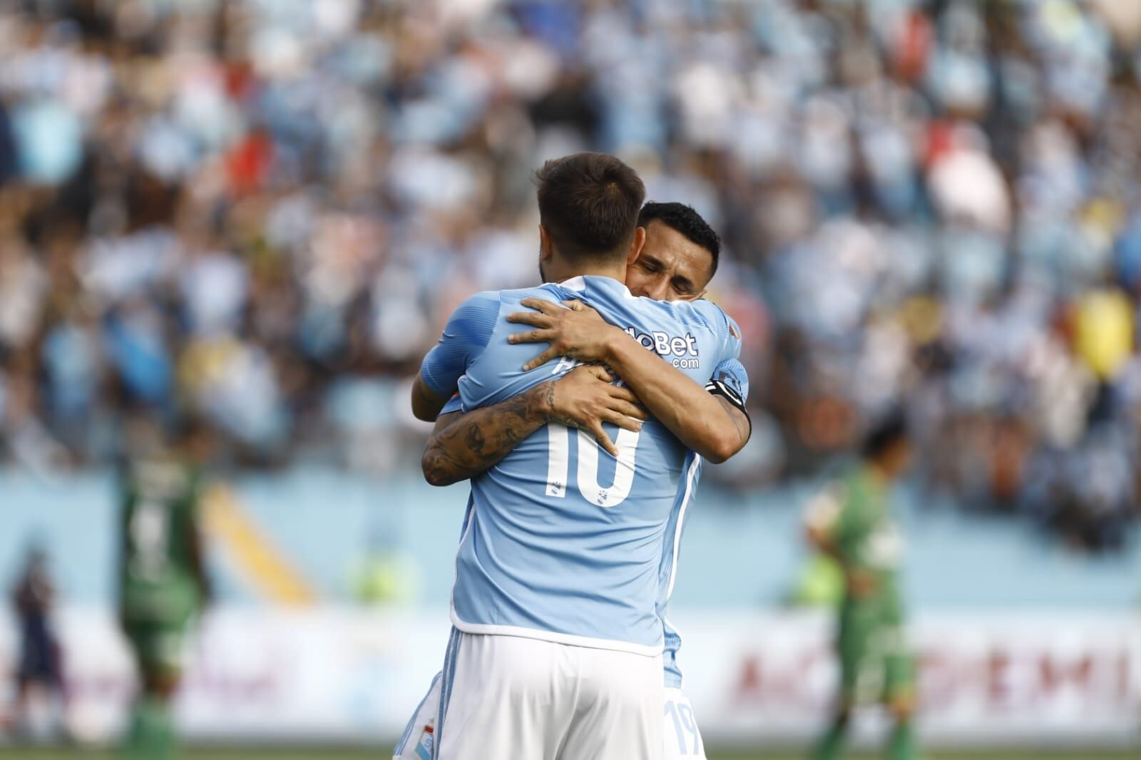 Alejandro Hohberg y Yoshimar Yotún fueron parte de la victoria de Cristal vs. Huancayo. (Foto: Julio Reaño / GEC)
