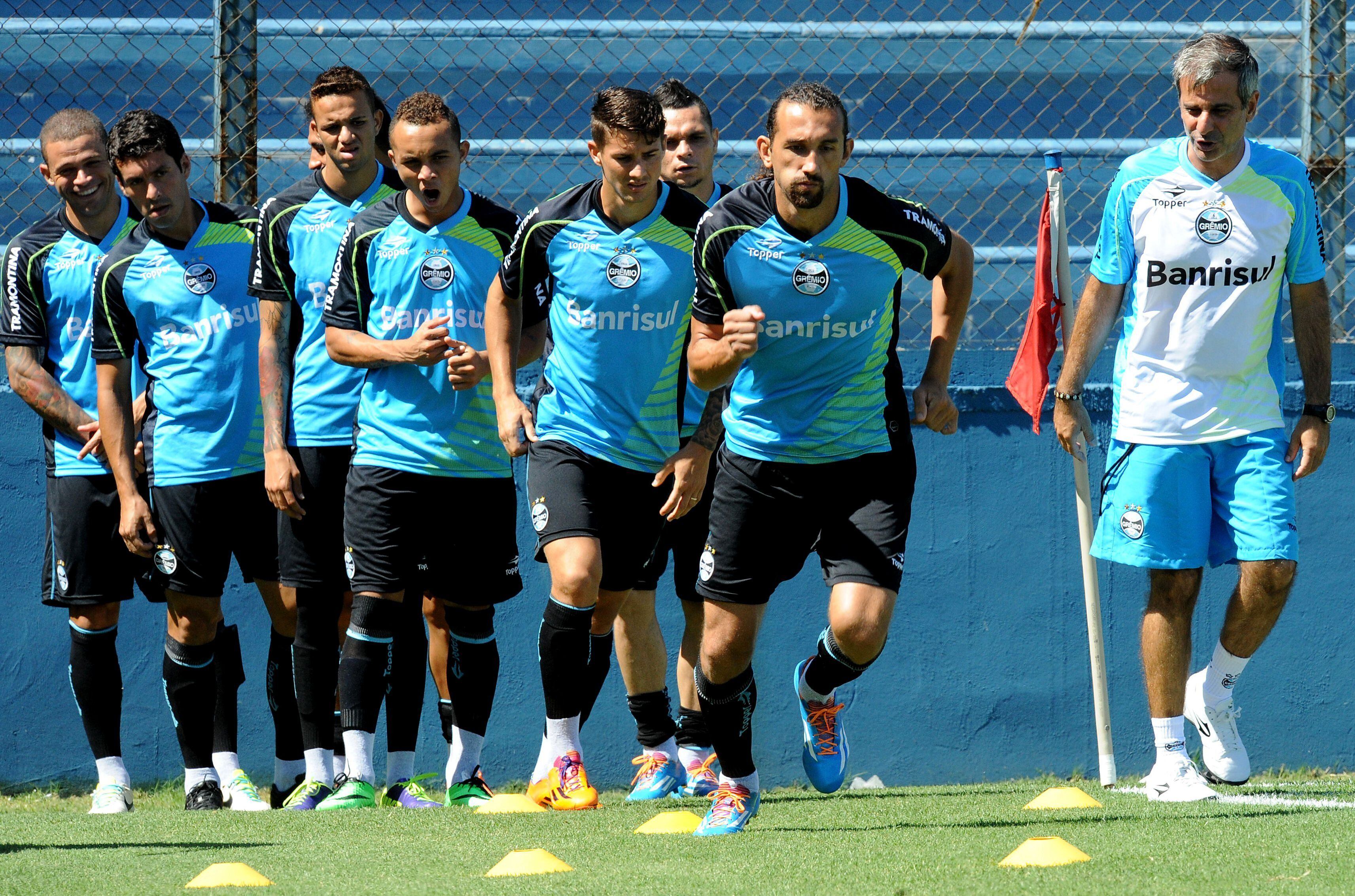 Hernán Barcos jugó dos temporadas en Gremio de Brasil. (Foto: AFP)