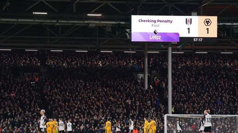 El VAR tendrá mayores exigencias en la Premier League para el curso 2024-25. (Foto: Reuters)