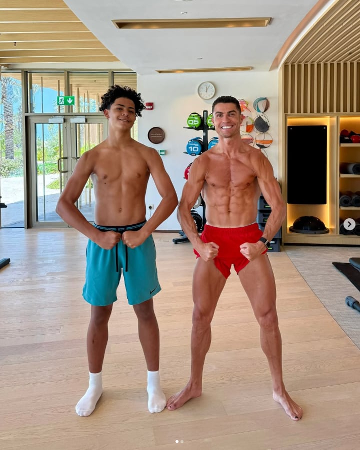 Cristiano Ronaldo de vacaciones con su hijo. (Fuente: Instagram Cristiano)