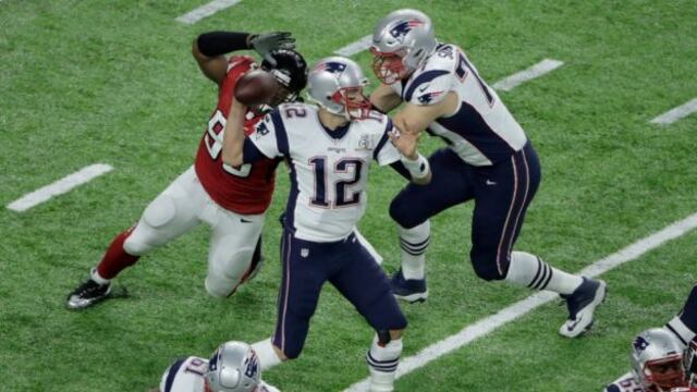 Dos capturas de la defensa del Atlanta Falcons a Tom Bardy en el Super Bowl LI