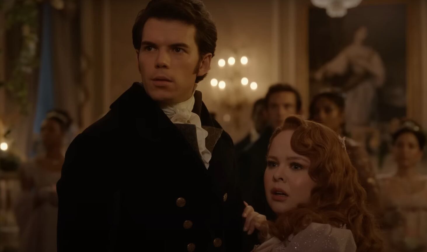 Colin (Luke Newton) y Penelope Featherington (Nicola Coughlan) en un baile en la segunda parte de la tercera temporada de "Bridgerton" (Foto: Netflix)