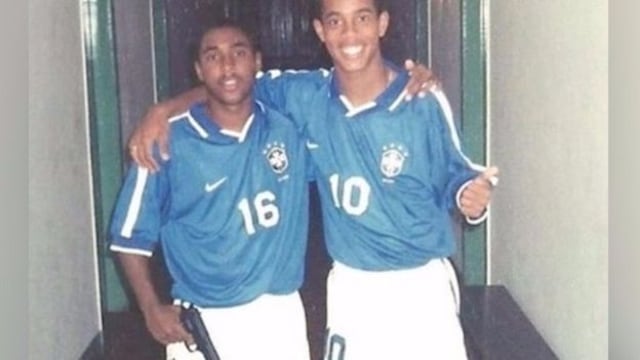 Ronaldinho aparece en polémica foto que se viraliza en redes sociales