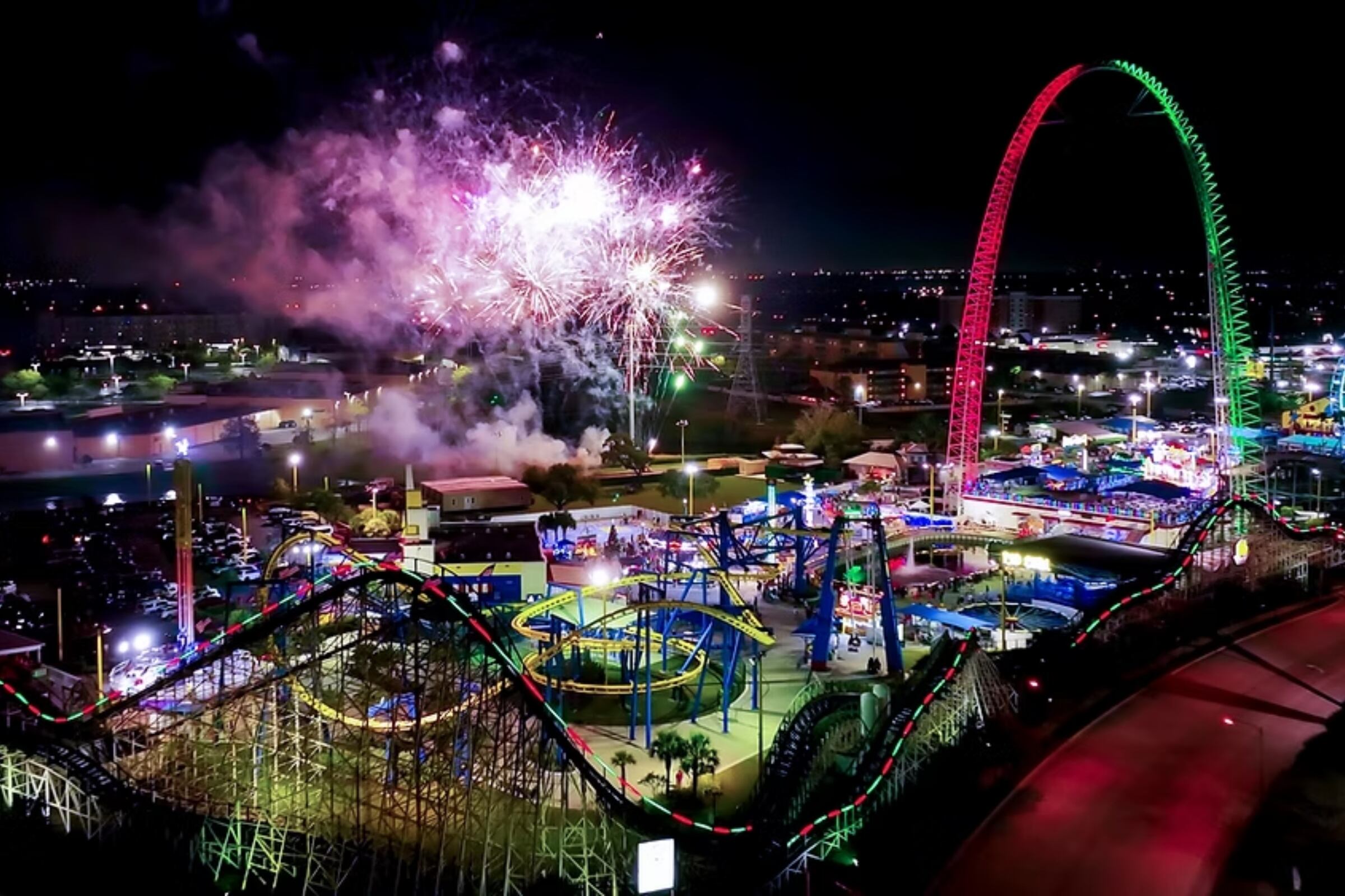 Orlando lights up with fireworks on the Fourth of July, filling the night with celebration and patriotic spirit. (Photo: Gotta Go Orlando)