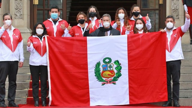 Presidente Francisco Sagasti entregó bandera peruana a delegación que asistirá a Tokio 2020 [FOTOS]