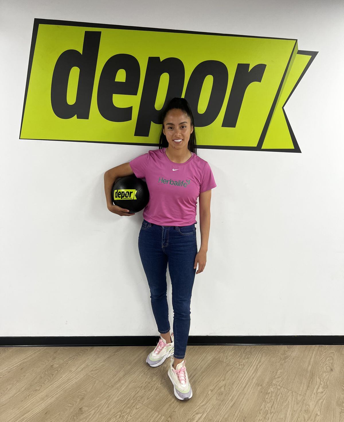 Xioczana Canales en la redacción de Depor. (Depor)