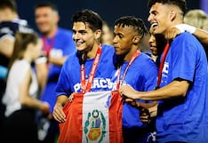 ¿Guiño a la ‘Bicolor’? Matteo Pérez Vinlöf campeonó en Croacia y posó con la bandera de Perú