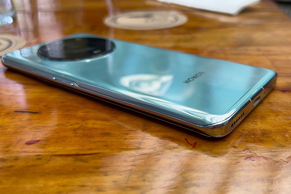 El dispositivo es curvo y cuenta con una tasa de refresco de 120 Hz y una carga de 100 W. (Foto: MAG - Rommel Yupanqui)