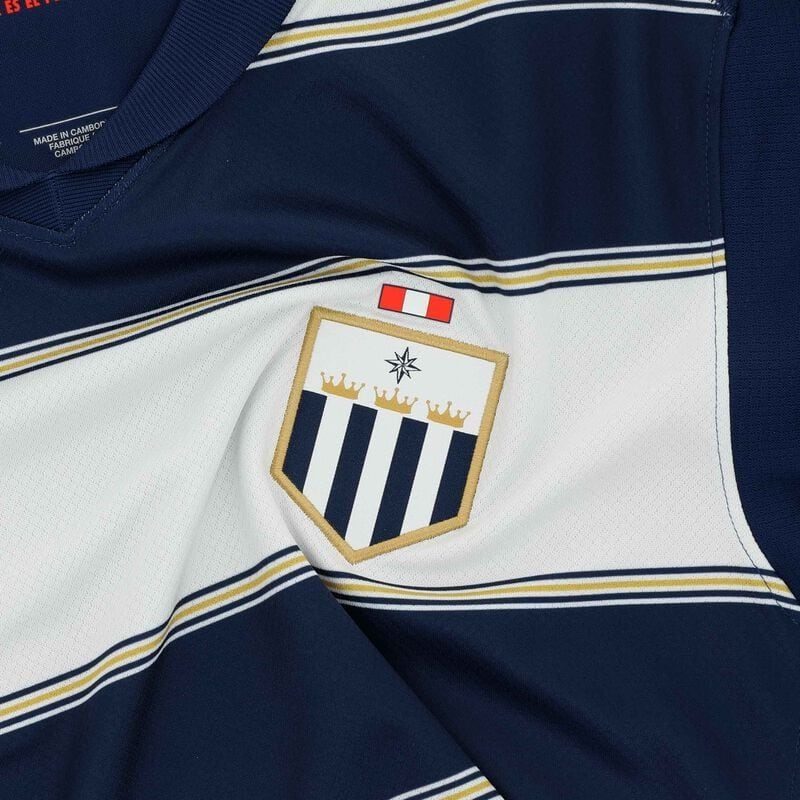 Nuevo escudo de la camiseta de Alianza Lima 125 años. (Foto: Nike)