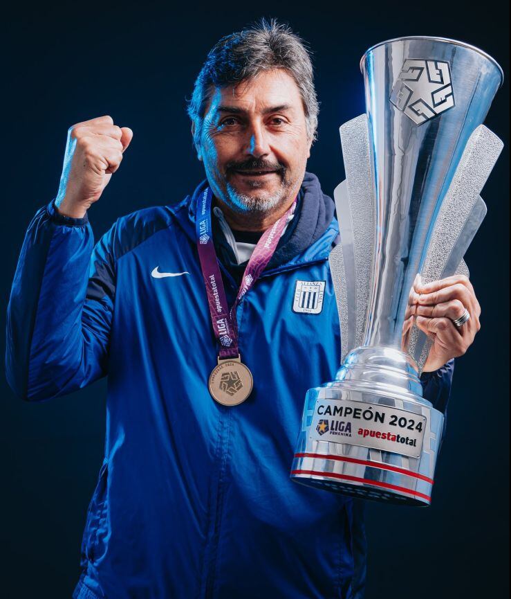 Como entrenador, Letelier se coronó campeón con Alianza Lima.