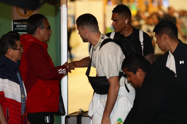 Santiago Ormeño y Anderson Santamaría arribaron a la capital del país para unirse a la Selección Peruana. (Foto: Jesús Saucedo / @photo.gec)