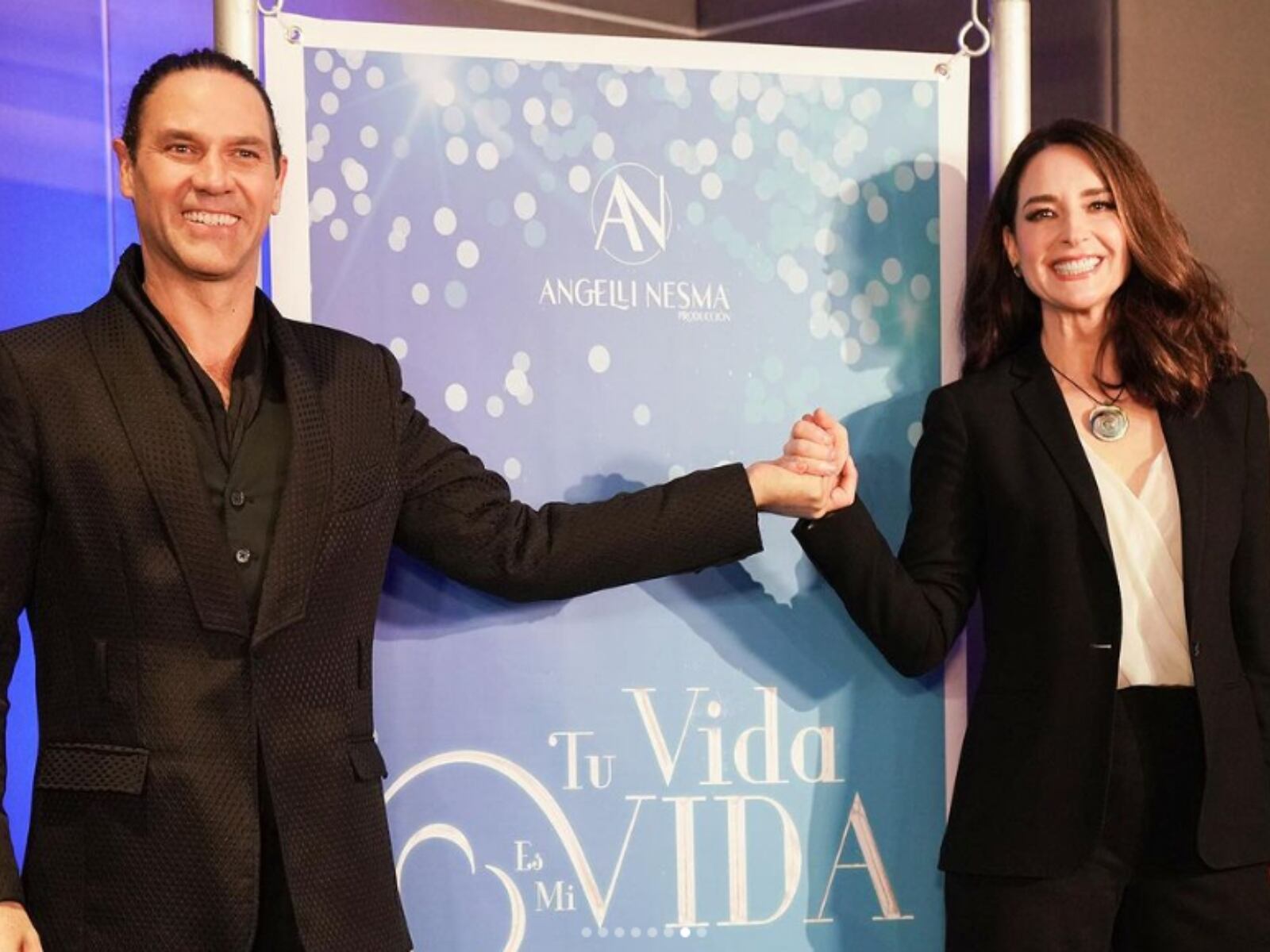 Los protagonistas de la telenovela “Tu vida es mi vida” (Foto: TelevisaUnivision)