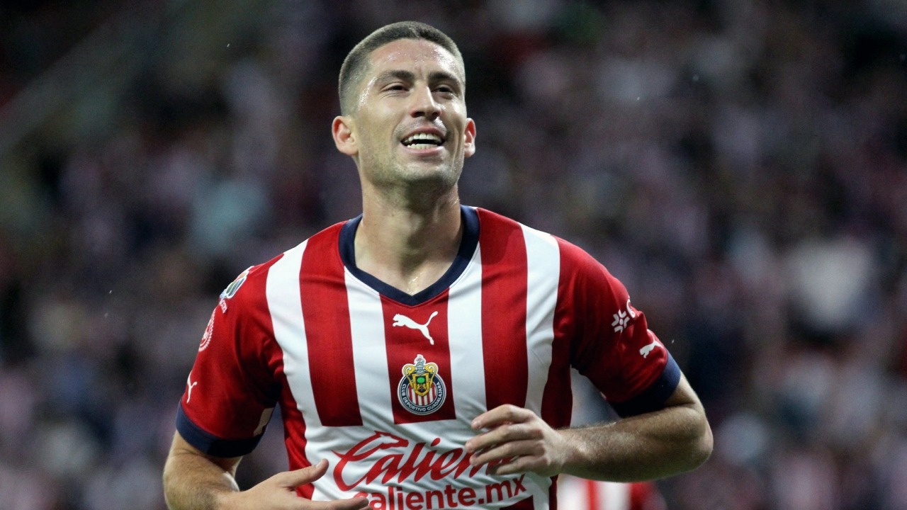 Santiago Ormeño se desvinculó de Chivas de Guadalajara. (Foto: AFP)