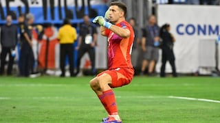 ¡El baile de ‘Dibu’ Martínez! La reacción tras tapar dos penales y salvar a Lionel Messi
