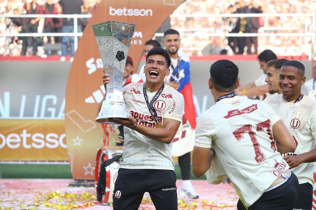 La celebración de Universitario en el Estadio Monumental. (Foto: Leonardo Fernández / GEC)