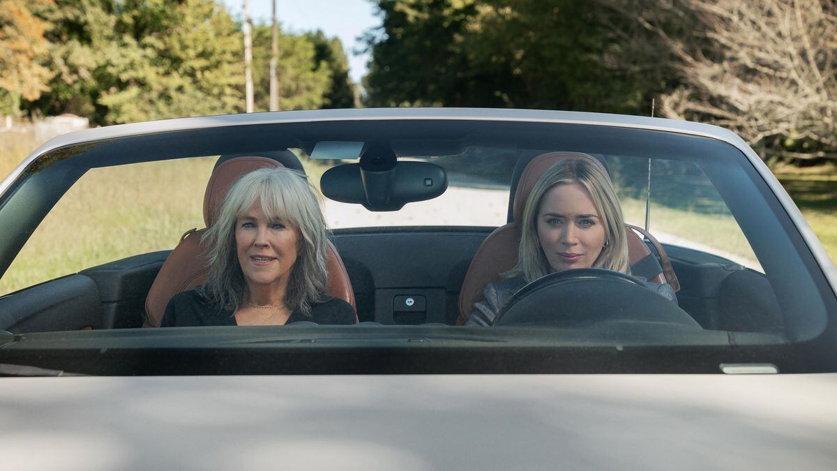 Catherine O’Hara interpreta a Jackie Drake en la película “Pain Hustlers” (Foto: Netflix)