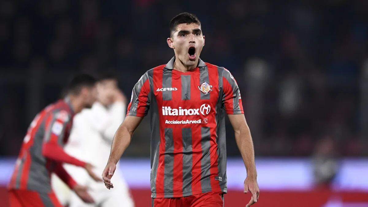 Johan Vásquez con el Cremonese - Serie A . (Getty Images)