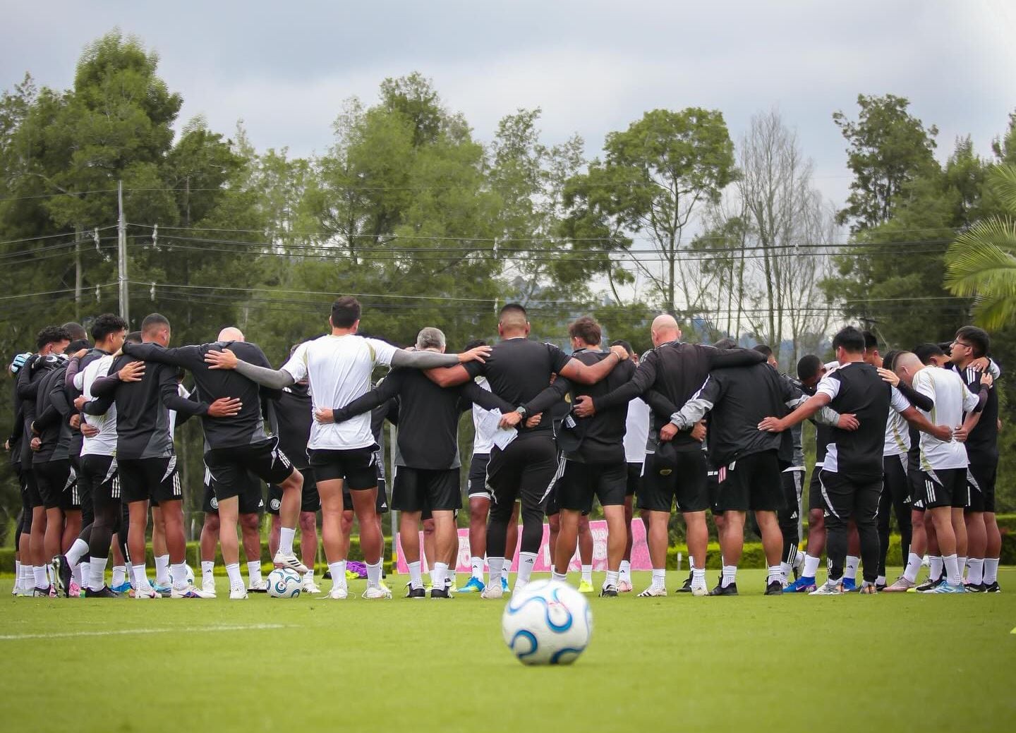 El club dorado entrenó este miércoles en Medellín. (Foto: Cusco FC)