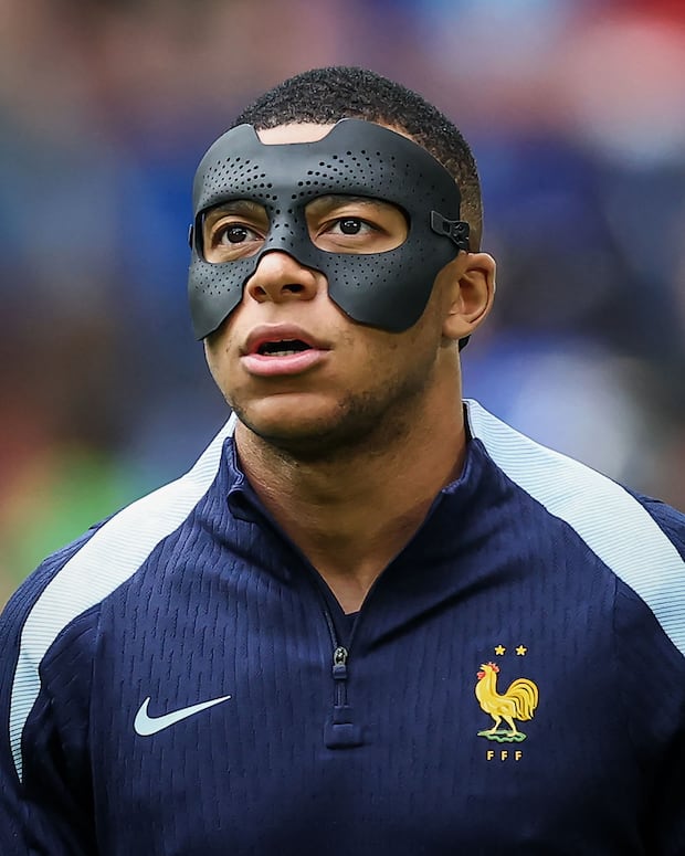 Nueva máscara de Kylian Mbappé. (Foto: @brfootball).