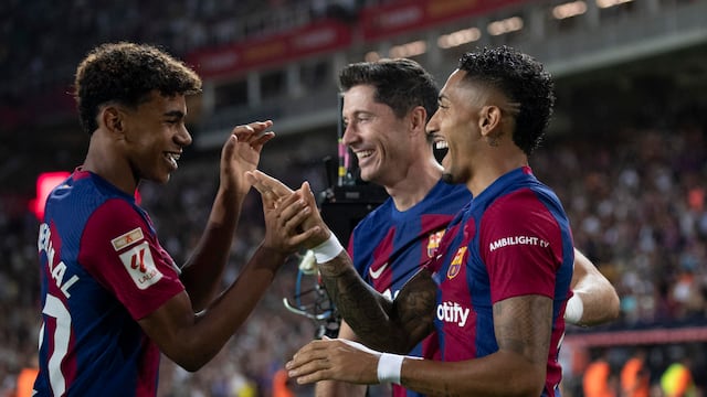 Barcelona golea (5-0) a Antwerp en el debut de la Champions League