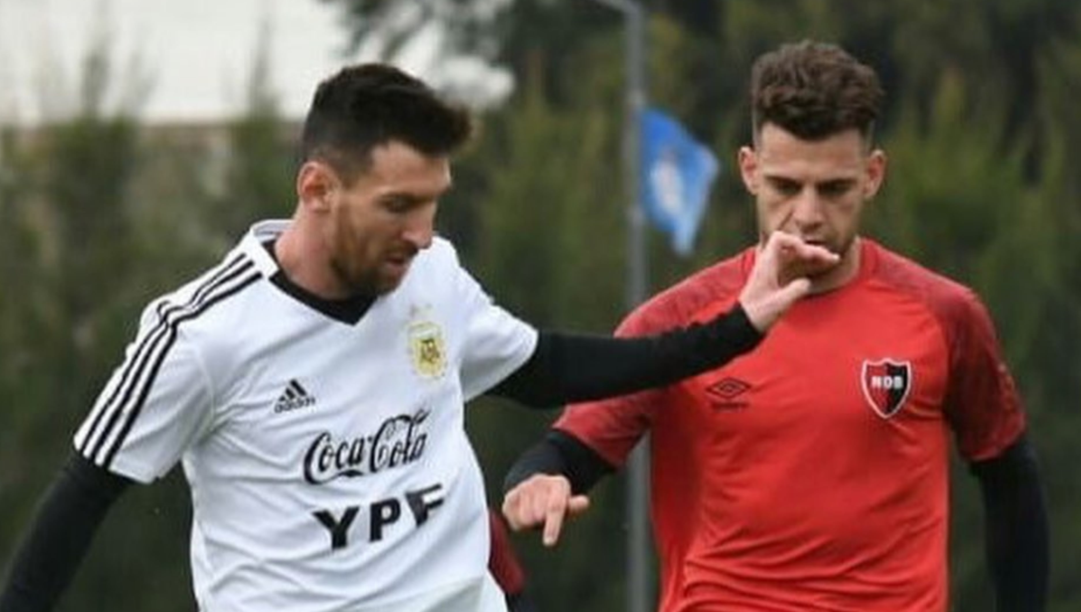 Juan Manuel Requena con Messi. (Foto: Newells)