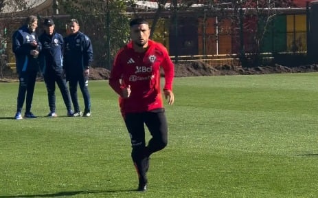 Rodrigo Ureña entrenó con la selección chilena bajo la mirada de Ricardo Gareca y su comando técnico. (Captura La Roja)