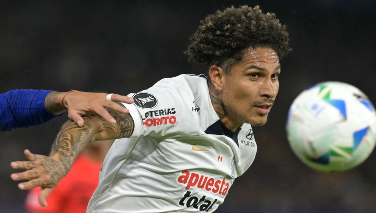 La camiseta blanca fue muy solicitada por los hinchas de Alianza Lima. (Foto: Getty Images)