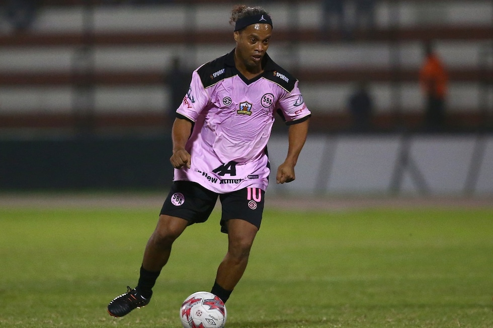 Sport Boys, conjuntamente con Cienciano, son los equipos peruanos que vivieron una jornada especial con Ronaldiho. El 13 de junio 2018, el '10' brasileño se vistió con la rosada para disputar un partido de exhibición contra Cantolao. (Foto: GEC Archivo)